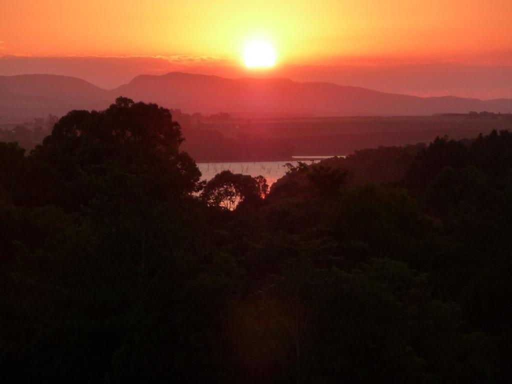 Tinaroo Sunset Retreat Panzió Barrine Kültér fotó