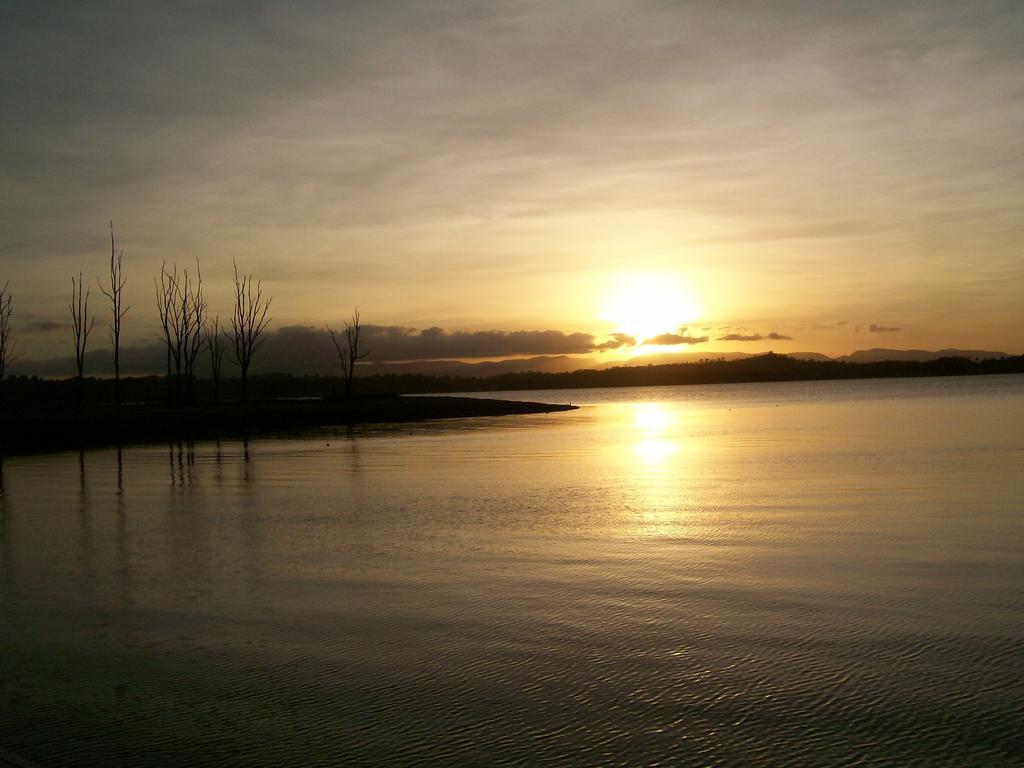 Tinaroo Sunset Retreat Panzió Barrine Kültér fotó