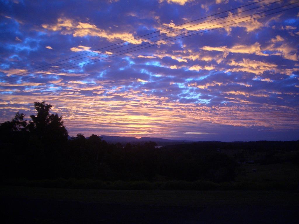Tinaroo Sunset Retreat Panzió Barrine Kültér fotó